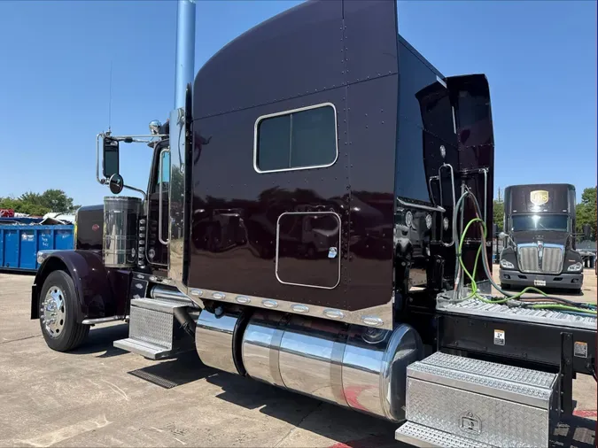2022 Peterbilt 389