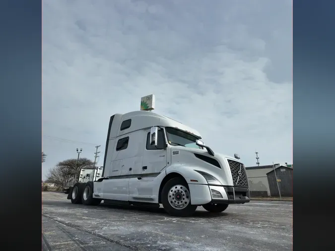 2022 VOLVO VNL64T860