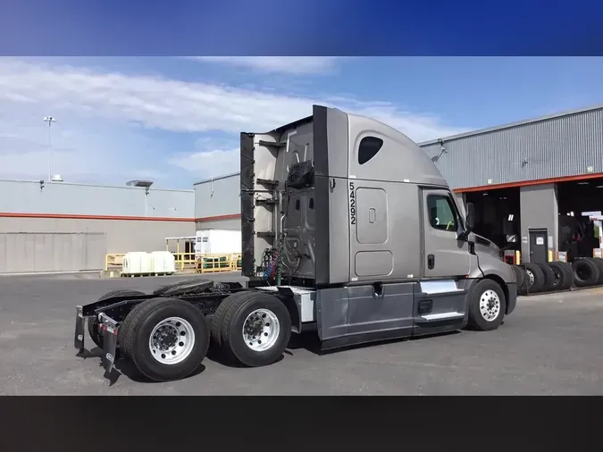 2023 Freightliner Cascadia 126