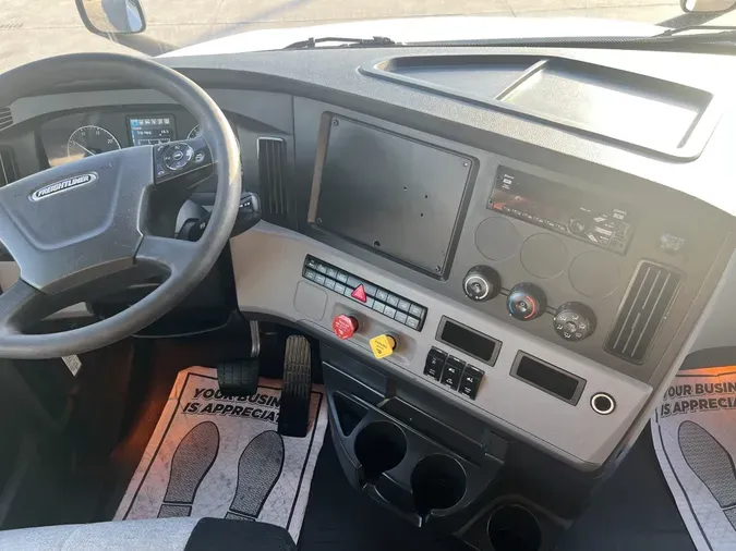 2019 Freightliner Cascadia 126