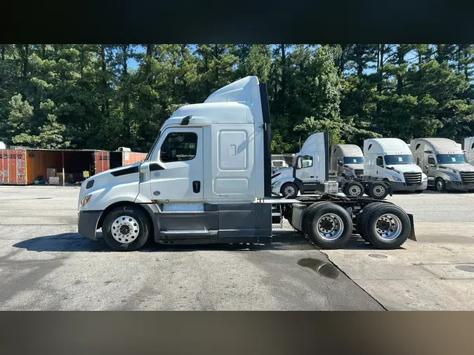 2020 Freightliner Cascadia 126