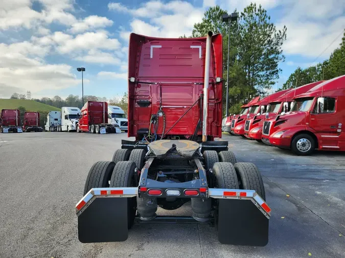 2022 VOLVO VNL64T760