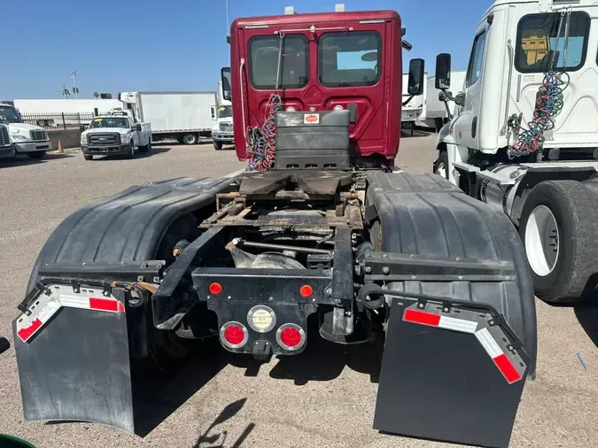 2017 FREIGHTLINER/MERCEDES CASCADIA 113