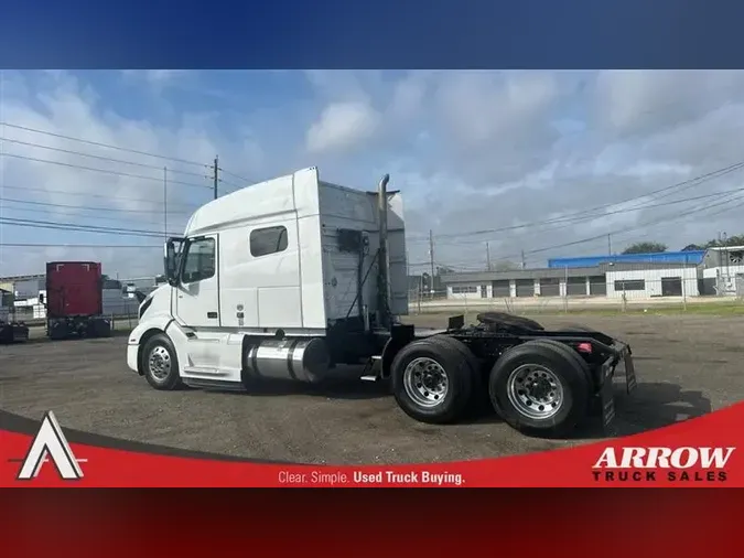 2021 VOLVO VNL740