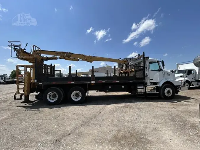 2012 VOLVO VHD64B200