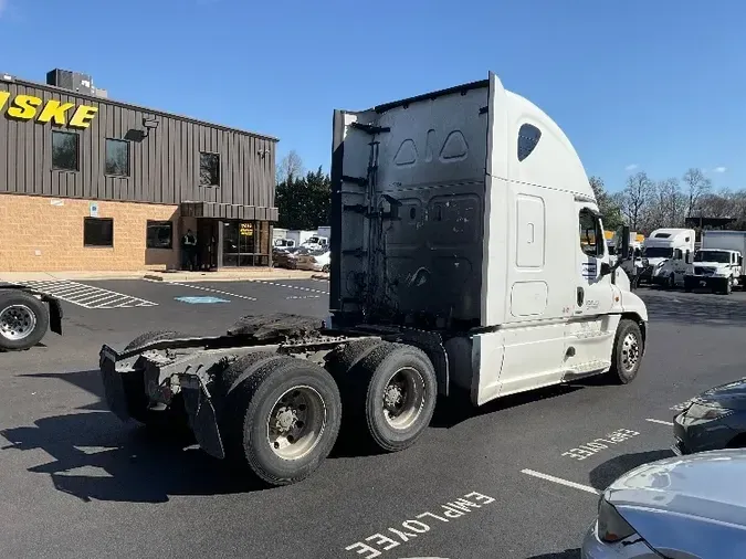 2018 Freightliner X12564ST