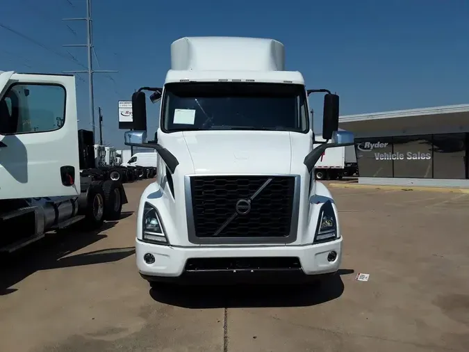 2020 VOLVO VNR64T-640