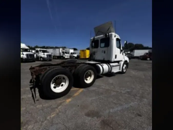2019 FREIGHTLINER NEW CASCADIA PX12664