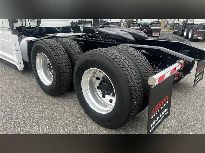 2020 FREIGHTLINER CA126