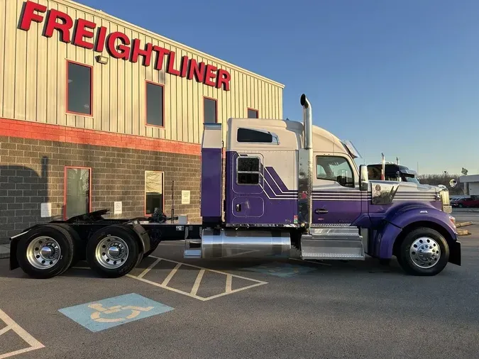 2020 Kenworth W990