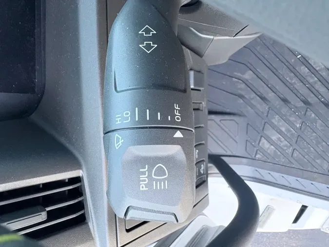 2027 VOLVO TRUCK VNR64T