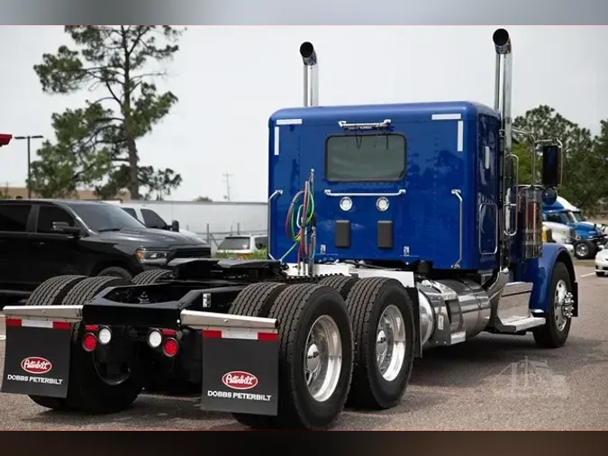 2025 PETERBILT 589