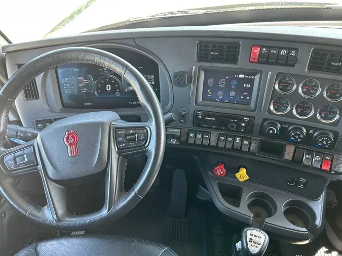 2023 Kenworth W990