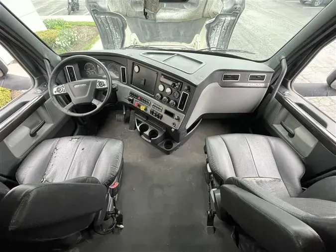2022 FREIGHTLINER CA126