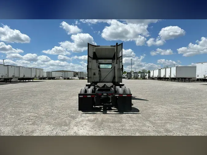 2016 Volvo VNL300