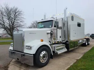 2025 Kenworth W900L