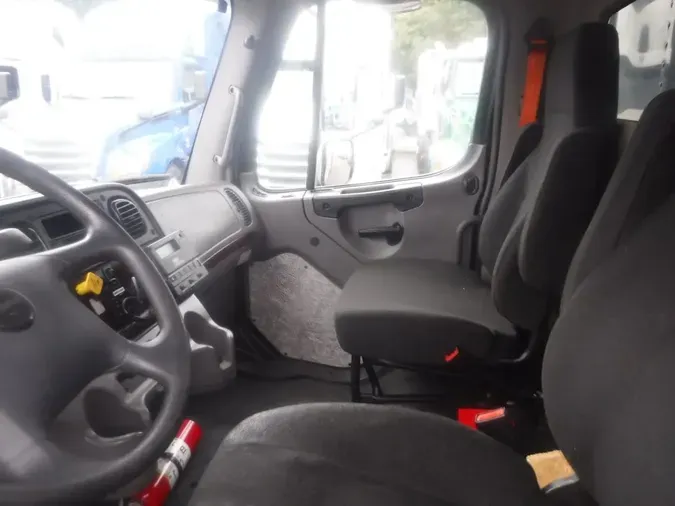 2017 FREIGHTLINER M2 106