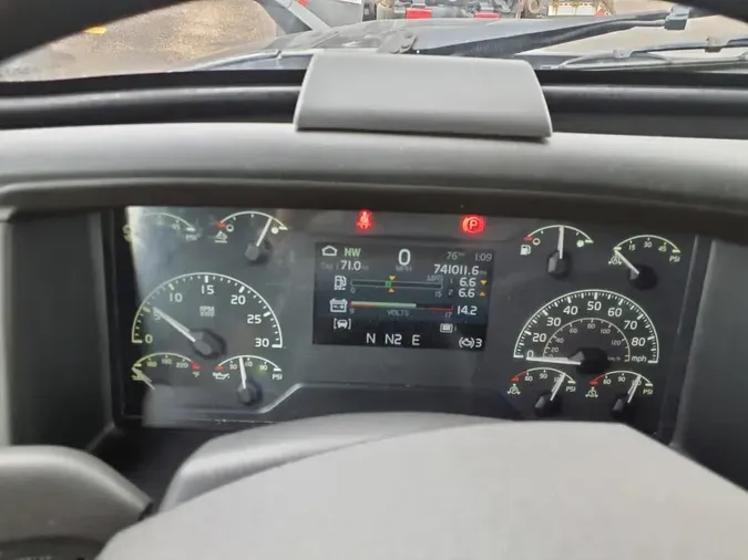 2020 VOLVO VNL64T860