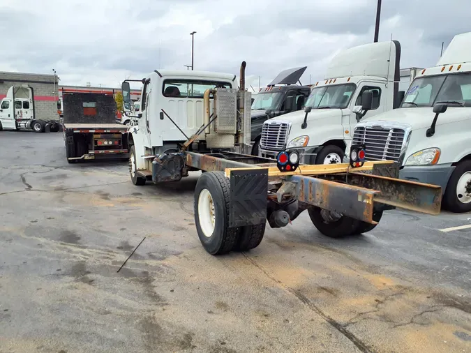 2015 FREIGHTLINER/MERCEDES M2 106