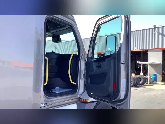 2024 Freightliner Cascadia 126