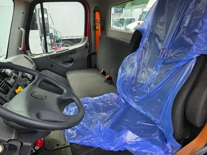2018 FREIGHTLINER M2 106