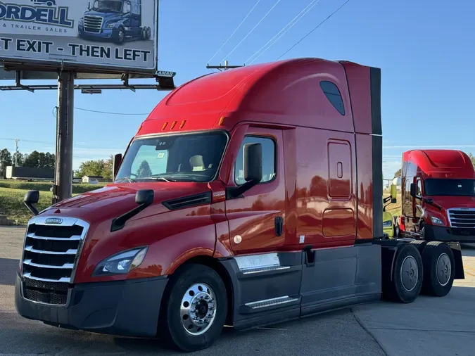 2021 FREIGHTLINER Cascadia 126843f311f1de086f0d5f32fdbaffd6745