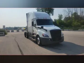 2021 Freightliner Cascadia 126
