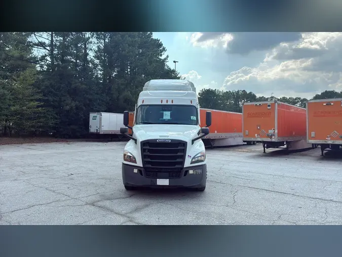 2021 Freightliner Cascadia 1268446a5ce7867a13eda48b1a3d050c11f