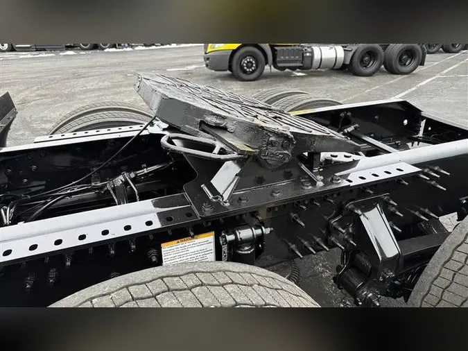 2022 VOLVO VNL64T860