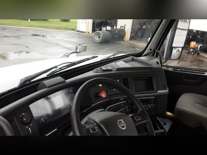 2019 Volvo VNL300