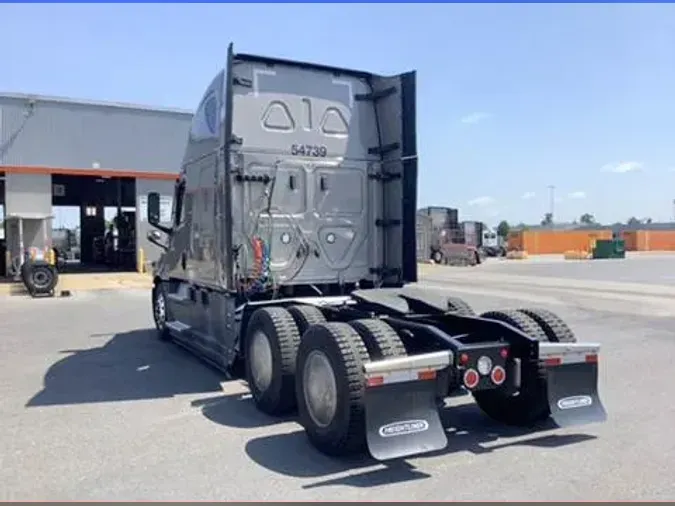 2023 Freightliner Cascadia