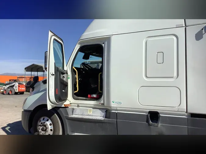 2022 Freightliner Cascadia 126