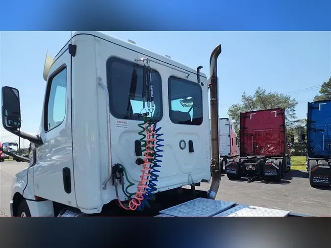 2020 FREIGHTLINER CA126