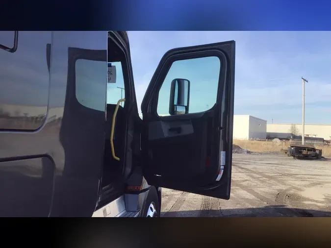 2022 Freightliner Cascadia 126