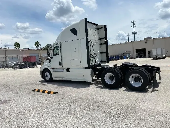 2018 Freightliner T12664ST