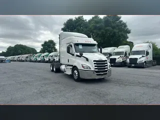 2021 Freightliner Cascadia 126