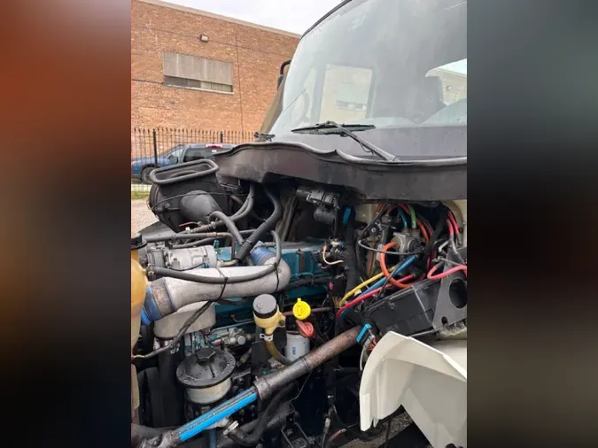 2004 INTERNATIONAL 4400