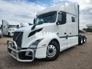 2023 VOLVO VNL64T740