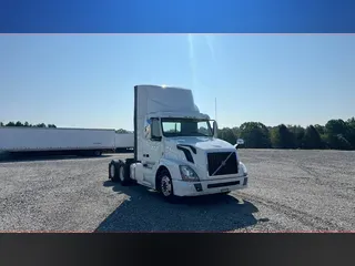 2017 Volvo VNL300