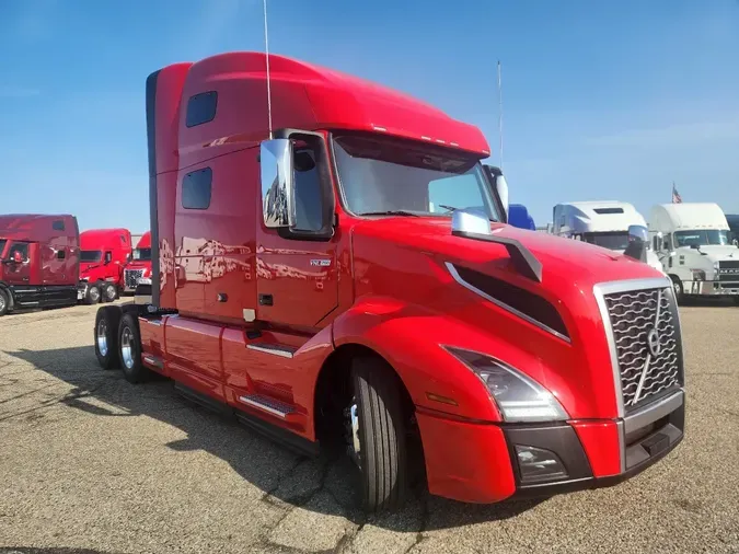 2024 VOLVO VNL64T760