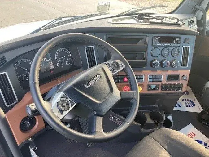 2025 Freightliner New Cascadia