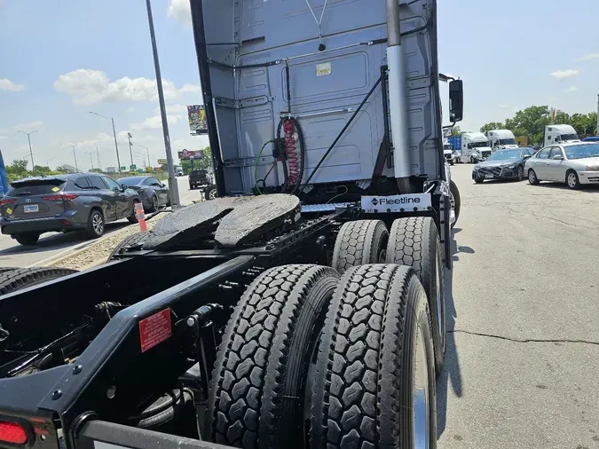 2019 VOLVO VNL64T760