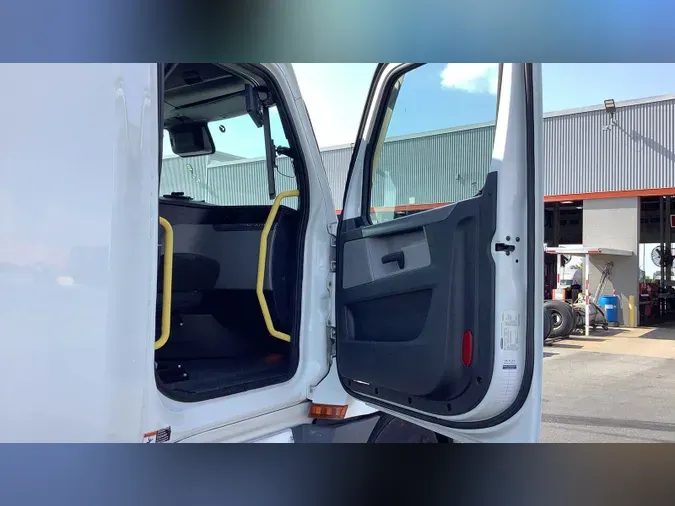 2022 Freightliner Cascadia 1268468ff6bda06955b3b1051bc5e5ce80f