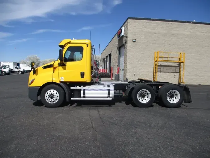 2020 FREIGHTLINER/MERCEDES NEW CASCADIA 116