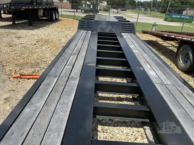 2025 WITZCO CHALLENGER RG-52 TON/ 23 FT WELL