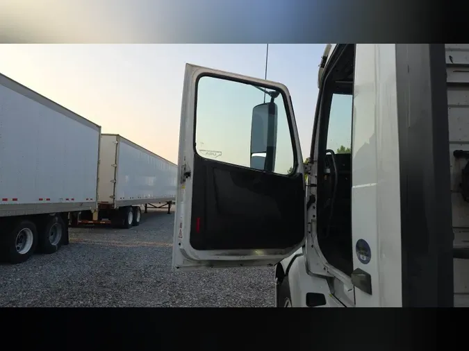2019 Volvo VNL300