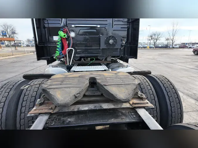 2019 VOLVO VNL64T760