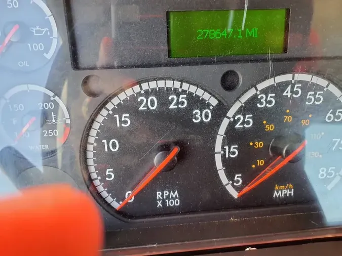 2017 FREIGHTLINER/MERCEDES M2 106
