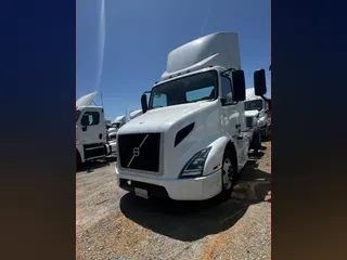 2018 VOLVO VNL64T-300
