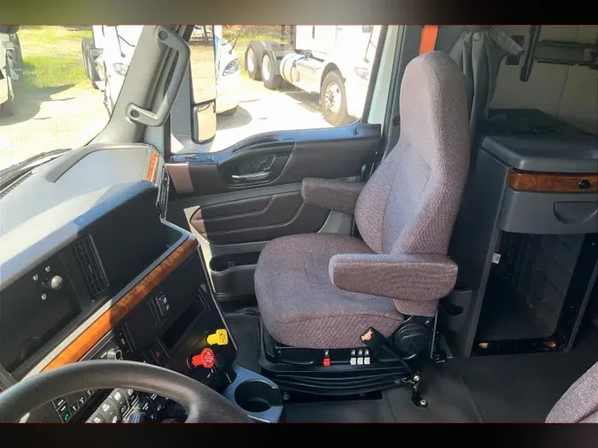 2022 INT LT625 6x4